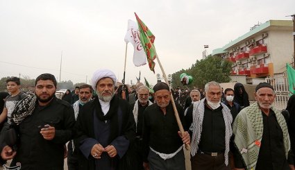 پیاده روی زائران اربعین حسینی از مسیر سماوه به کربلا
