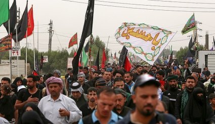 پیاده روی زائران اربعین حسینی از مسیر سماوه به کربلا
