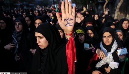 عزاداری دانشجویان از دانشگاه تهران تا حسینیه امام خمینی (ره) + تصاویر