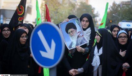 عزاداری دانشجویان از دانشگاه تهران تا حسینیه امام خمینی (ره) + تصاویر
