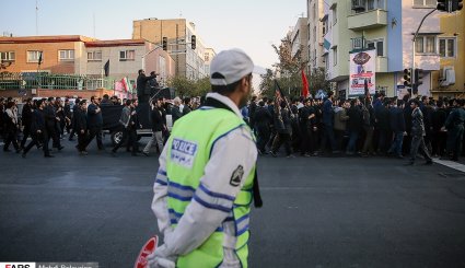 عزاداری دانشجویان از دانشگاه تهران تا حسینیه امام خمینی (ره) + تصاویر
