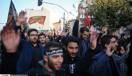 عزاداری دانشجویان از دانشگاه تهران تا حسینیه امام خمینی (ره) + تصاویر