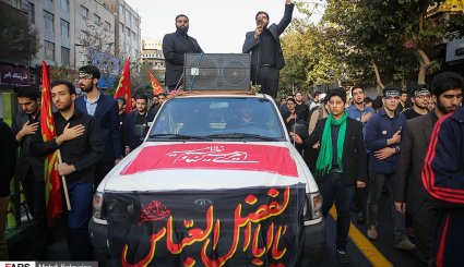 عزاداری دانشجویان از دانشگاه تهران تا حسینیه امام خمینی (ره) + تصاویر