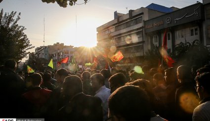 عزاداری دانشجویان از دانشگاه تهران تا حسینیه امام خمینی (ره) + تصاویر