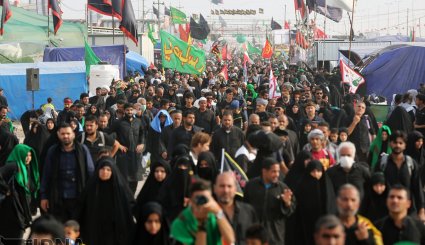 پیاده روی زائران اربعین از نجف به کربلا + تصاویر
