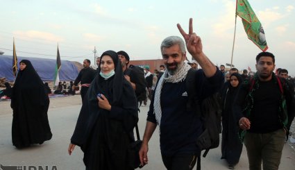 پیاده روی زائران اربعین از نجف به کربلا + تصاویر