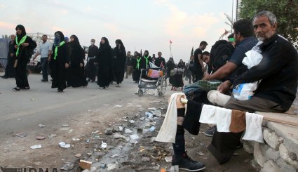 پیاده روی زائران اربعین از نجف به کربلا + تصاویر