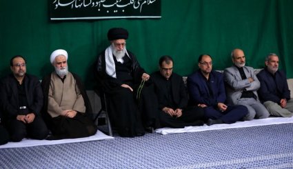 مراسم عزاداری اربعین حسینی با حضور هیئت‌های دانشجویی در حسینیه امام خمینی + تصاویر