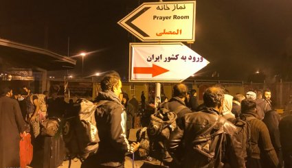 بازگشت زائران اربعین حسینی از مرز مهران + تصاویر