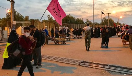 بازگشت زائران اربعین حسینی از مرز مهران + تصاویر