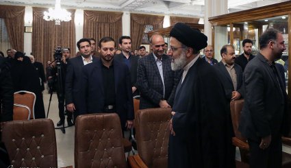 مراسم رونمايي از اثر استاد فرشچيان در حرم مطهر رضوی

