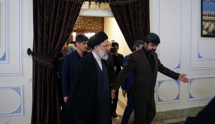 مراسم رونمايي از اثر استاد فرشچيان در حرم مطهر رضوی
