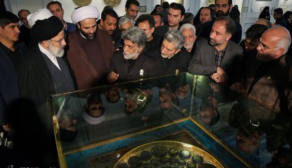 مراسم رونمايي از اثر استاد فرشچيان در حرم مطهر رضوی
