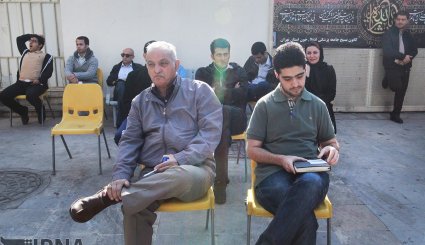 اهدای خون توسط شهروندان تهرانی برای کمک به زلزله‌زدگان