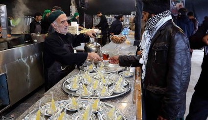 پیاده روی زائران حرم رضوی + تصاویر