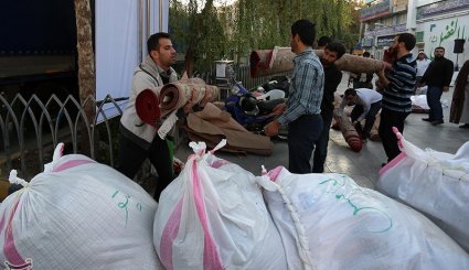 جمع آوری کمکهای مردمی برای زلزله زدگان - اصفهان + تصاویر
