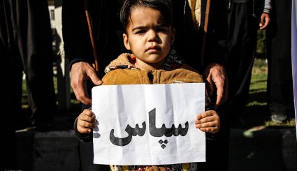 توزیع کمک های مردمی در میان زلزله زدگان کرمانشاه + تصاویر