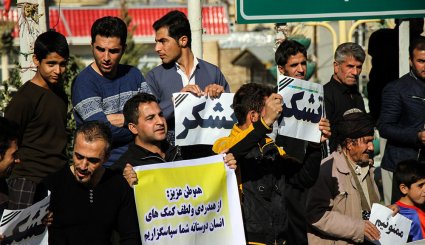 توزیع کمک های مردمی در میان زلزله زدگان کرمانشاه + تصاویر