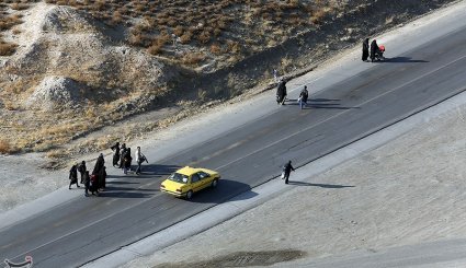 پیاده روی زائران حرم رضوی - مشهد + تصاویر
