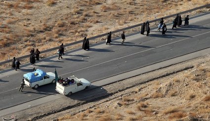 پیاده روی زائران حرم رضوی - مشهد + تصاویر