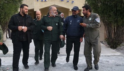 حضور فرماندهان سپاه در منطقه زلزله زده غرب کشور
