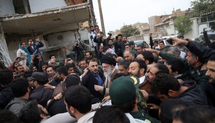 حضور رهبر انقلاب در منطقه زلزله زده سرپل ذهاب