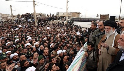 حضور رهبر انقلاب در مناطق زلزله‌زده استان کرمانشاه

