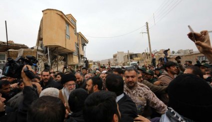 حضور رهبر انقلاب در مناطق زلزله‌زده استان کرمانشاه

