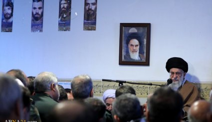 تصاویر جلسه رسیدگی به مشکلات زلزله زدگان با حضور رهبر معظم انقلاب