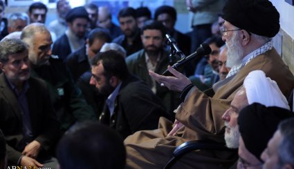 تصاویر جلسه رسیدگی به مشکلات زلزله زدگان با حضور رهبر معظم انقلاب