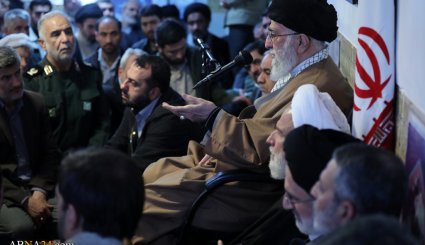 تصاویر جلسه رسیدگی به مشکلات زلزله زدگان با حضور رهبر معظم انقلاب
