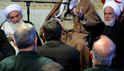 تصاویر جلسه رسیدگی به مشکلات زلزله زدگان با حضور رهبر معظم انقلاب