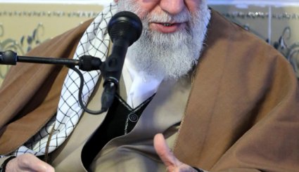 تصاویر جلسه رسیدگی به مشکلات زلزله زدگان با حضور رهبر معظم انقلاب