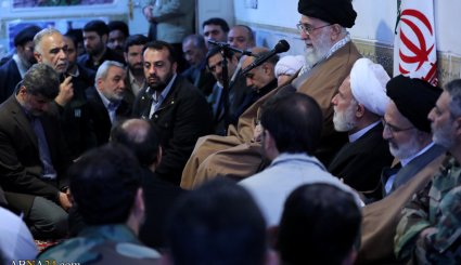 تصاویر جلسه رسیدگی به مشکلات زلزله زدگان با حضور رهبر معظم انقلاب