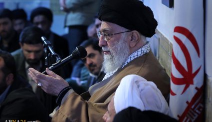 تصاویر جلسه رسیدگی به مشکلات زلزله زدگان با حضور رهبر معظم انقلاب