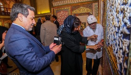 بازدید «هلگا اشمید» از تالار اشرف اصفهان + تصاویر