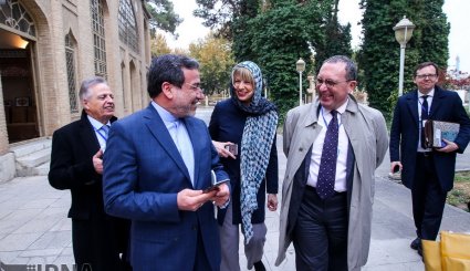 بازدید «هلگا اشمید» از تالار اشرف اصفهان + تصاویر