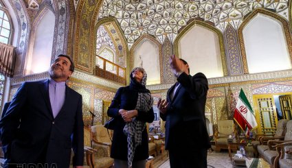 بازدید «هلگا اشمید» از تالار اشرف اصفهان + تصاویر
