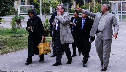 بازدید «هلگا اشمید» از تالار اشرف اصفهان + تصاویر