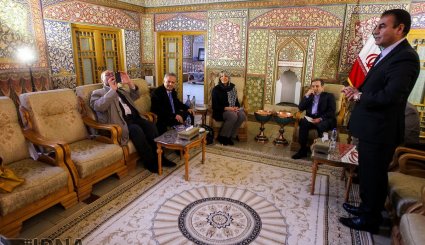 بازدید «هلگا اشمید» از تالار اشرف اصفهان + تصاویر