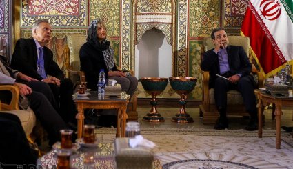 بازدید «هلگا اشمید» از تالار اشرف اصفهان + تصاویر