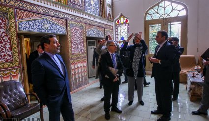 بازدید «هلگا اشمید» از تالار اشرف اصفهان + تصاویر