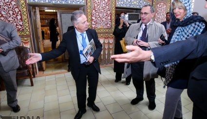 بازدید «هلگا اشمید» از تالار اشرف اصفهان + تصاویر
