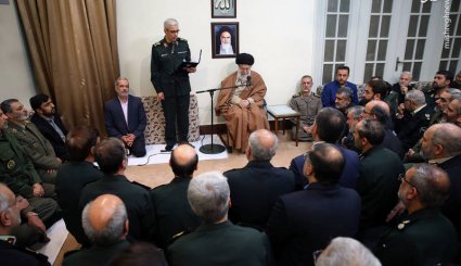 تصاویر/ دیدار برگزیدگان جشنواره مالک اشتر با فرمانده کل قوا