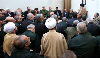 تصاویر/ دیدار برگزیدگان جشنواره مالک اشتر با فرمانده کل قوا