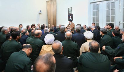 تصاویر/ دیدار برگزیدگان جشنواره مالک اشتر با فرمانده کل قوا