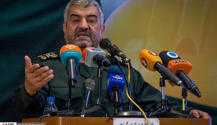افتتاح 4150 پروژه عمرانی و محرومیت‌زدایی نیروی زمینی سپاه
