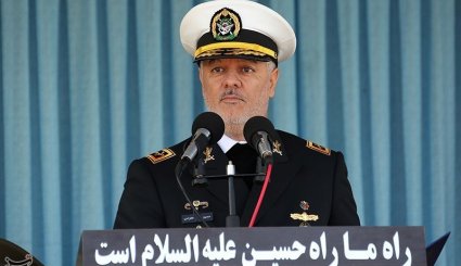 تصاویر/ تحویل دهی ناو موشک انداز سپر به نیرو دریایی ارتش توسط وزارت دفاع
