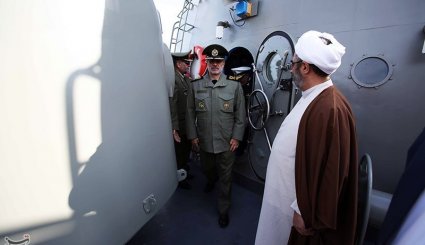 تصاویر/ تحویل دهی ناو موشک انداز سپر به نیرو دریایی ارتش توسط وزارت دفاع
