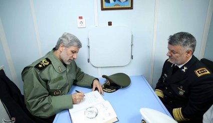 تصاویر/ تحویل دهی ناو موشک انداز سپر به نیرو دریایی ارتش توسط وزارت دفاع
